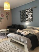 Posteľ alebo postele v izbe v ubytovaní KALAMATA CITY CENTER STUDIO
