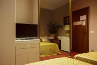 Televízia a/alebo spoločenská miestnosť v ubytovaní Hotel I Diamanti