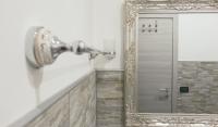 A bathroom at L'Antenna