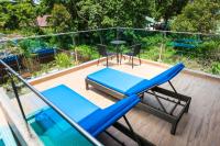 Bazén v ubytování The Pearl Luxury Pool Villas nebo v jeho okolí