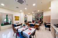Reštaurácia alebo iné gastronomické zariadenie v ubytovaní Hotel PARK 45