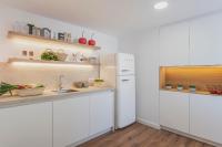 Kuchyň nebo kuchyňský kout v ubytování Mariners Apartment