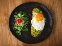 Jedlo v ubytovaní bed & breakfast alebo blízkom okolí