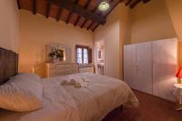 A bed or beds in a room at Casa delle rose