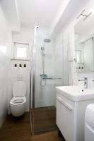 Kúpeľňa v ubytovaní Apartments Romarin