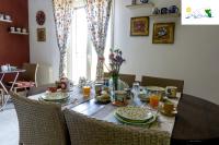 Jedlo v ubytovaní bed & breakfast alebo blízkom okolí