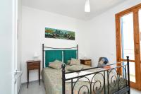A bed or beds in a room at Casa vacanze a pochi passi dal mare - AZZURRO DEL MARE -