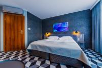 Łóżko lub łóżka w pokoju w obiekcie Hotel Wyspiański