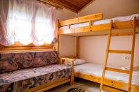 Poschodová posteľ alebo postele v izbe v ubytovaní Sunset Villa Sozopoli