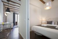 Postel nebo postele na pokoji v ubytování Tendency Apartments - Sagrada Familia