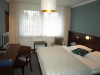 TV a/nebo společenská místnost v ubytování Strandhotel Senftenberger See