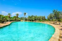 Bazén v ubytovaní Luxury Pinada Beach alebo v jeho blízkosti