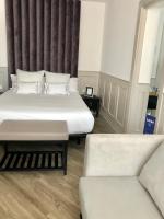 Hotel MiM Ibiza Es Vive - Booking.com