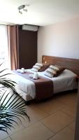 Ein Bett oder Betten in einem Zimmer der Unterkunft Hotel Restaurant L&#39;Escale