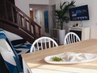 Televízia a/alebo spoločenská miestnosť v ubytovaní PRECIOSA CASITA JUNTO AL MAR