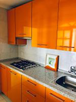 Kuchyň nebo kuchyňský kout v ubytování Beautiful modern apartment 100m from the sea