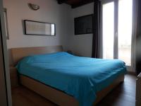 a bedroom with a blue bed with a window at residence Mare Turchinu in Monticello