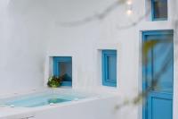 Bazén v ubytování Stoa Cave Villas nebo v jeho okolí