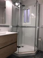 Koupelna v ubytování Beautiful modern apartment 100m from the sea