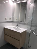 Koupelna v ubytování Beautiful modern apartment 100m from the sea