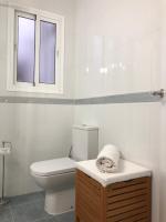 Koupelna v ubytování Beautiful modern apartment 100m from the sea