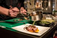 Jídlo v hotelu nebo okolí