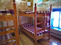 Postel nebo postele na pokoji v ubytování DORMERO Albergue San Miguel Hospital de Órbigo