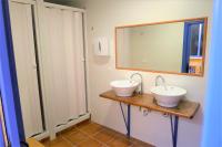 Koupelna v ubytování DORMERO Albergue San Miguel Hospital de Órbigo