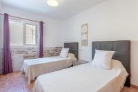 Postel nebo postele na pokoji v ubytování Chalet adosado con piscina