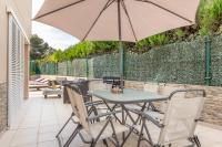 Patio nebo venkovní prostory v ubytování Chalet adosado con piscina