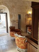Posedenie v ubytovaní TRULLI ASIA