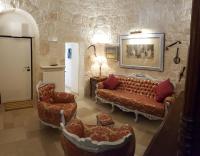Posedenie v ubytovaní TRULLI ASIA