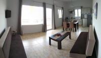 A television and/or entertainment centre at GEOMAR HOUSE 2 SKY AND VIEW