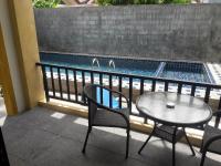 Der Swimmingpool an oder in der Nähe von B Happy Resort - SHA ExtraPlus