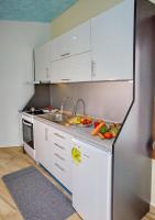 Kuchyň nebo kuchyňský kout v ubytování Rent House Karavi