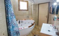 Koupelna v ubytování Rent House Karavi
