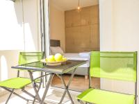 Posedenie v ubytovaní Sunny City Center Apartment