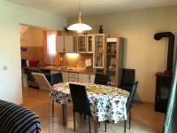 Kuchyňa alebo kuchynka v ubytovaní Apartment Ruža