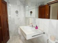 A bathroom at Apartamentos Catedral Plaza 3000