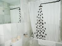 A bathroom at Apartamentos Catedral Plaza 3000