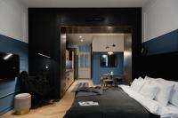TG Hotel Apartments Budapestにあるテレビまたはエンターテインメントセンター