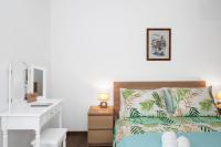 Posteľ alebo postele v izbe v ubytovaní Comfortable 3-Bedroom Apartment with Balcony and Fast Wi-Fi - 10 Minutes from Old Town