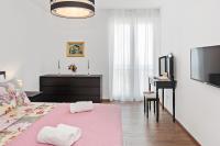 Posteľ alebo postele v izbe v ubytovaní Comfortable 3-Bedroom Apartment with Balcony and Fast Wi-Fi - 10 Minutes from Old Town