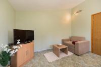 Televízia a/alebo spoločenská miestnosť v ubytovaní Apartments 7+