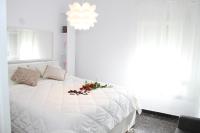 A bed or beds in a room at Shiny Per Family Apartment