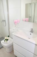 A bathroom at Shiny Per Family Apartment
