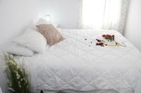 A bed or beds in a room at Shiny Per Family Apartment