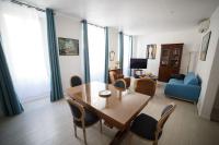 Nice centre- Superbe 100m2 - 10 mn à pied de la mer !にあるテレビまたはエンターテインメントセンター