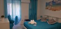 Łóżko lub łóżka w pokoju w obiekcie Petra Marina Home