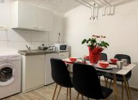 Kuchyň nebo kuchyňský kout v ubytování Lina Rooms Hostel